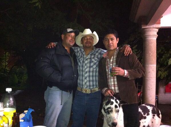 Jcalvarez_6's tweet photo. En la quinta del Rodrigo pistiando http://t.co/yQwXbQyxaX