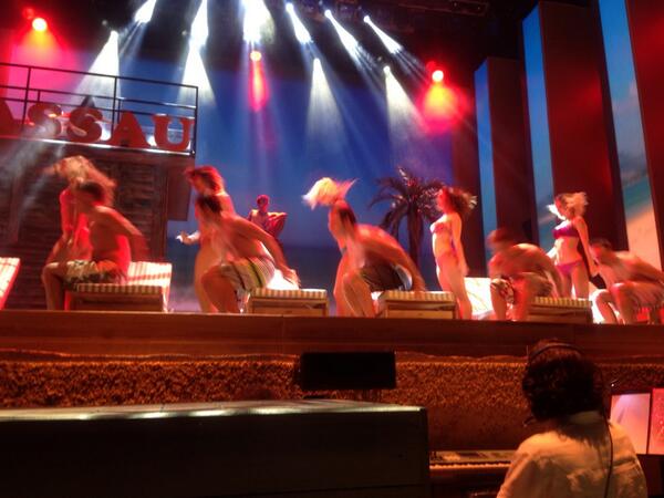 juancasanew's tweet photo. Espectacular el montaje del musical Marta tiene un marcapasos, divertidisimo! Muchas gracias @ciudadraqueta #mtum http://t.co/PVLqGMHKF6
