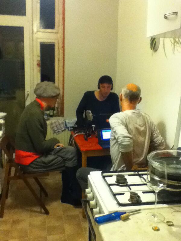 JanLindenberg's tweet photo. @radio_on_berlin #MOMUS in the kitchen なう:
http://t.co/3Vbopyak7Z  http://t.co/OiPcBeZ5dt http://t.co/VAvHIpfnKq