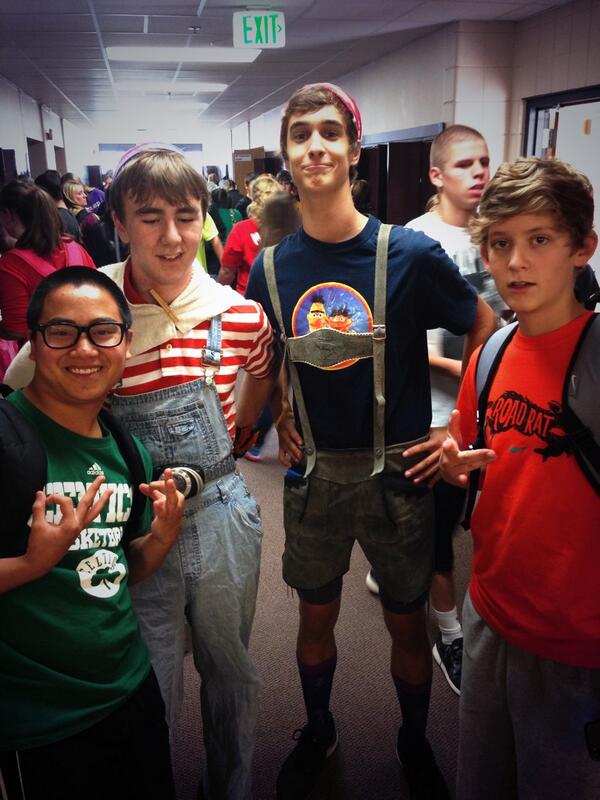 Mitchell_Cook23's tweet image. Little kid day at school. #hellzyeah