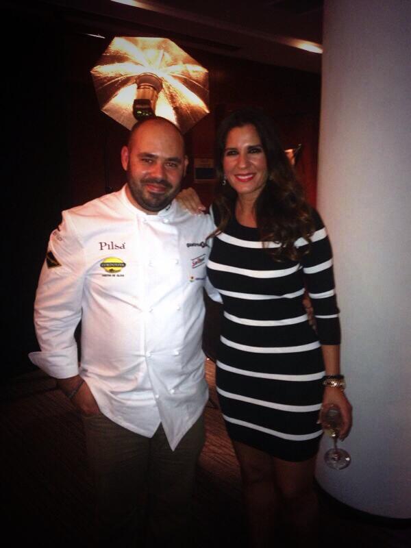 PachuBarrera's tweet photo. Con la malagueña Diana Navarro en el evento de @GrupoGastroarte en el AC Málaga http://t.co/mVfAyBSG6u