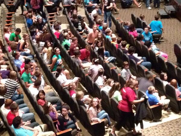 OneYouthVB's tweet photo. The crowd is is gathering! http://t.co/zRt4Vu879u