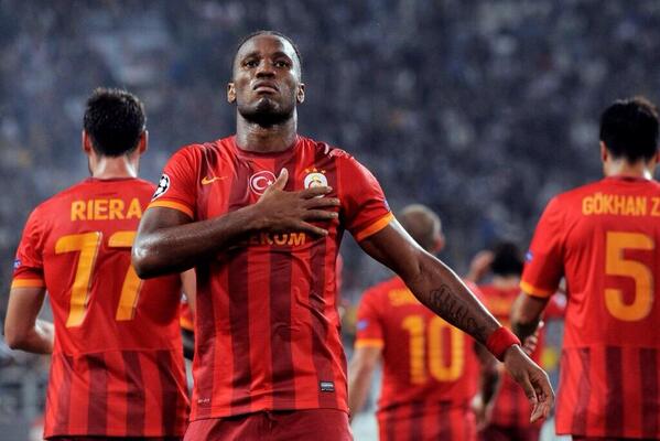 GSFrance's tweet photo. Öpsün sizi Didier #Drogba ! #MetinOktay http://t.co/nrcOXNdl0D