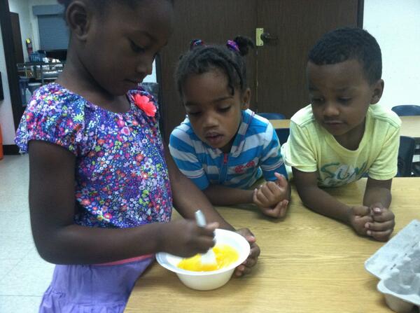 FirstMetIDC's tweet image. 3 Year Olds &amp;amp; 4 Year Olds at FMIDC  Studying Eggs..