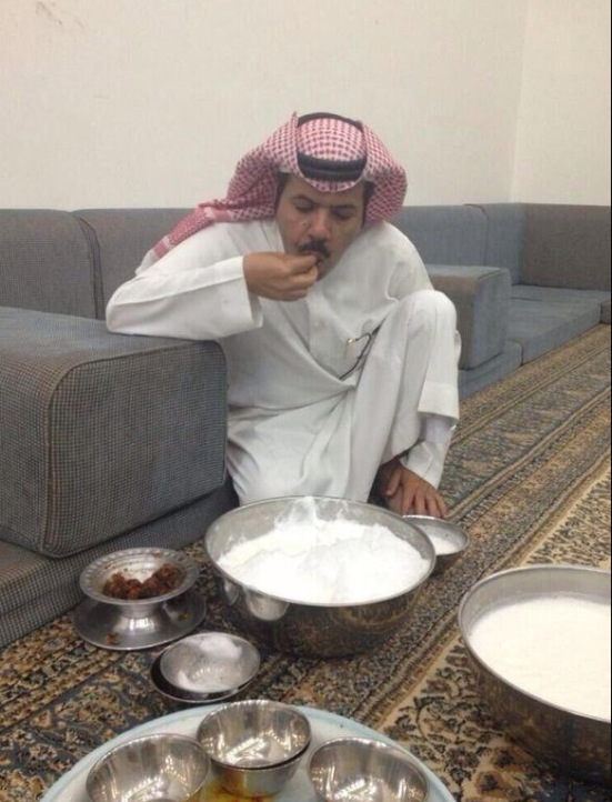 QraQosh's tweet photo. سيد يشرب بيره

وسعد العجمي يشرب حليب انياق

الله خلق وفرق

سعد ياعقالي

📷 http://t.co/nLQOrONvGu