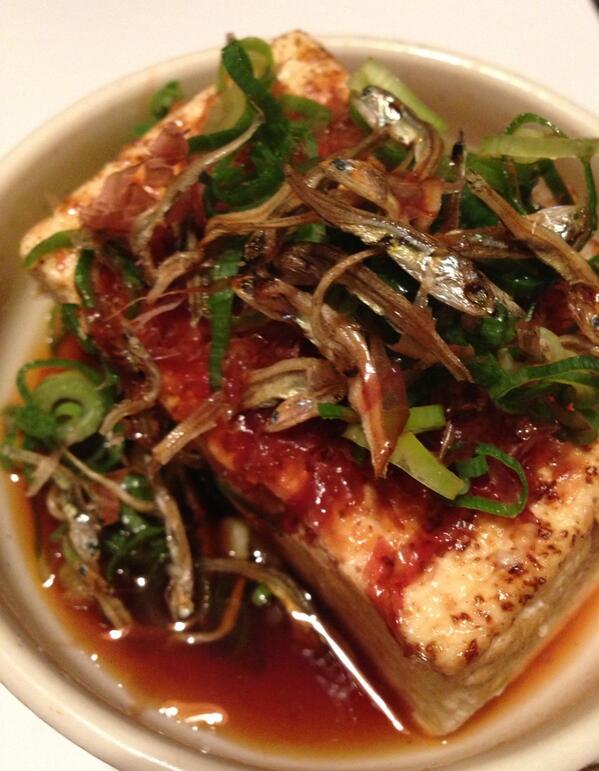 AGELESSLOVE_BOD's tweet photo. おはようございます( ´ ▽ ` )ﾉ

最近仲間とダイエットを始めました☆みんなで食べた物を伝え合うだけ！

昨日は夕食を食べれたのが夜中の１時だったので、、、
糖質０の発泡酒と焼き豆腐！ ごぼうサラダにソーセージ★ http://t.co/WruMsckhvV