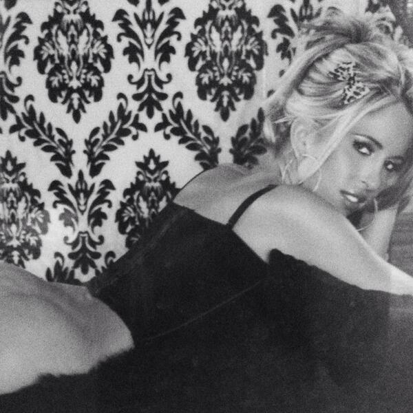 amberlyjohnsonx's tweet photo. wishing everyone a fab hump day! http://t.co/T2vhq5MtJm