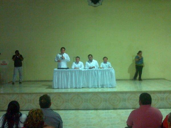INDERMYUC's tweet photo. RT " El Lic. @carlospavonf en su intervención durante la tercera sesión del COPLADEMUN de Kanasin @INDERMYUC http://t.co/0bJau2B5pV"