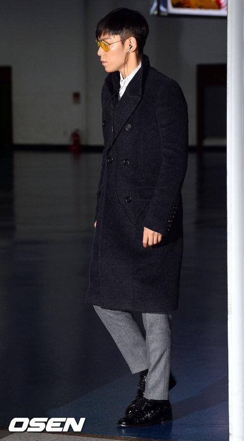 Mai 紳士スタイルだな Kor Celebrities Bigbang T O P 釜山到着 3日 金海空港 Http T Co Czmmy0zeif Twitter