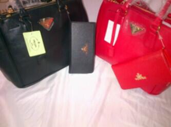 judithmart19's tweet photo. <-- Cartera PRADA -Solo por 2,100pesos ***Monedero incluido*** - colores disp: En negra, navy, roja, fuchsia y blanca http://t.co/w1W4hi0C3G