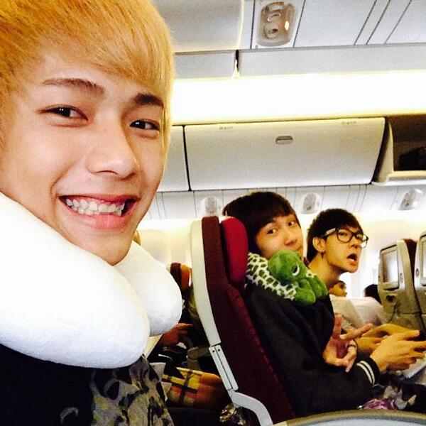 fhhyx_'s tweet image. เอร้พี่โก้ของหนูเดินทางปลอดภัยนะครัช 
ชานแบค ขนาดไปเกายังต้องนั่งด้วยกัน เลอมาก -/- 
#MilleniumBoy