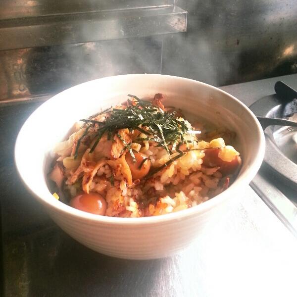 devilmesi's tweet photo. ウズラの卵と鶏チャーシューの炊き込みご飯。これ食べたら編集作業しる。ららら～♪ https://t.co/VUnAg04u2u