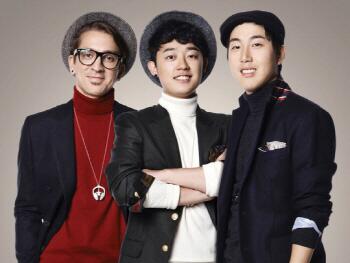 kyunghyang's tweet photo. 밴드 버스커버스커의 드러머 브래드가 미국 음악사이트와 가진 인터뷰에서 '슈퍼스타K'가 보톡스를 강요하고 음원보정을 했다고 폭로했습니다.  http://t.co/zRbEyJrF3R http://t.co/VfB8PDYOWn