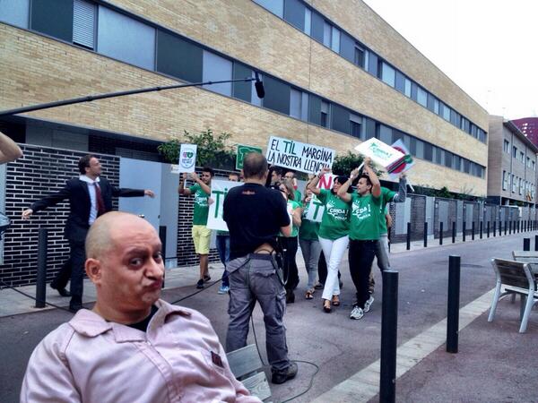 queconovell's tweet photo. Ara mateix marea verda a @poloniatv3 pel #polònia300. Wert a l'espera... http://t.co/FTTvAfBJVw