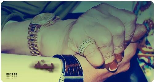 sms301's tweet image. قبّلت رجليها بعد ما جِيتَها 
من ضيقتي يمّه عطيني من رضاك ؟
قالت جعل يومي قبلـ.. ضميتها
لا طالبك محتاج لا مت لدعاك ✋