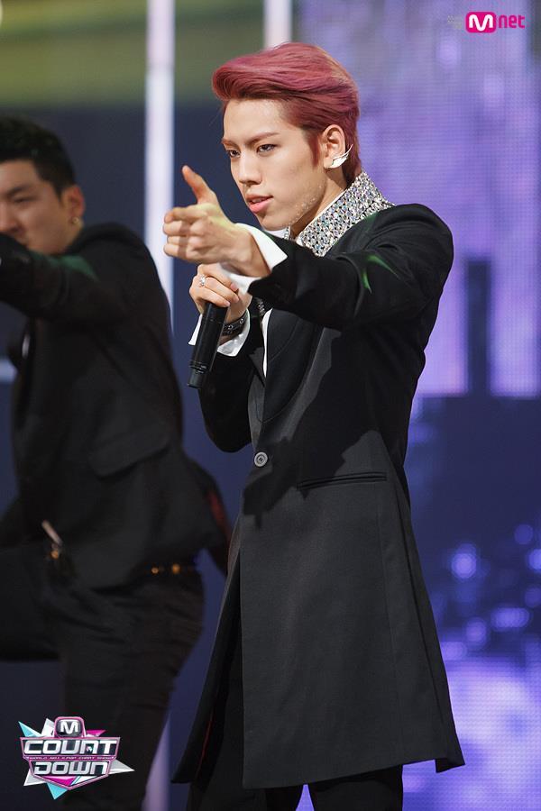 dwtop_b's tweet photo. 잠시만여 동우 오빠 갠즤 터지고 가실게여! https://t.co/5RHEYpXdZk