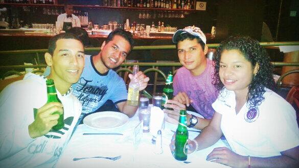 d_skipe's tweet photo. Anoche una Cena Especial en compania de @neny_torrealba feat #Hecmar #Moi en @MammaBella #CCRecreo #Ccs β₯ http://t.co/KAbXYBUBof