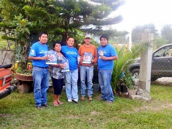 SoniaRocha1qro's tweet photo. Equipo Azul #Viendo por Jalpan, en las comunidades del rumbo de Valle Verde, @PanchDominguez. http://t.co/7VAWJSb856