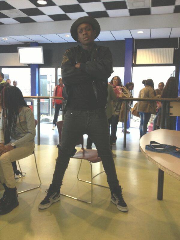 AlphaD_'s tweet photo. RT @Yukks_: Scorro flexing http://t.co/EoL14deKoC