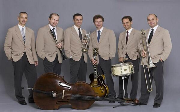 KentYasam's tweet photo. Hot Jazz Band, 23. Akbank Caz Festivali kapsamında 3-4 Ekim‘de Pera Palace Hotel Jumeirah‘da @PeraPalaceHotel http://t.co/Y71Y10nIBE