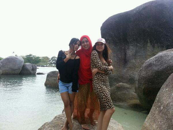 febysujana's tweet photo. @Kiki_Syarah @Silvanaa_herman  enjoy the scenery http://t.co/M0D6ykyVIb