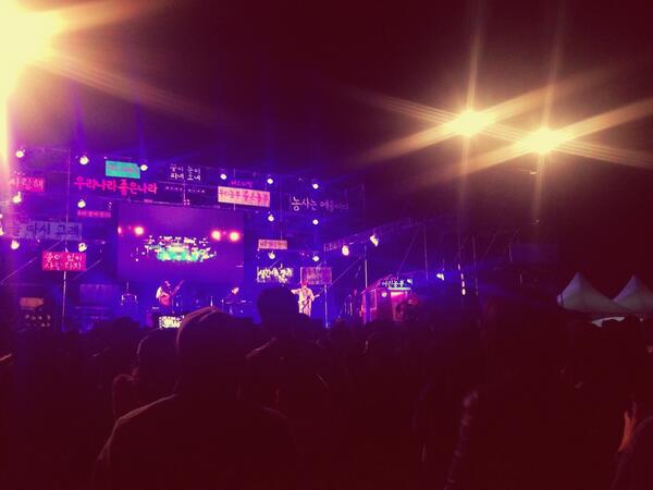 SSF1999's tweet image. 오!부라더스의 흥겨운 락앤롤에 이어 끈적끈적 넘실넘실 구남그루브에 취해보아요. 럭스와 크라잉넛의 공연도 남아있습니다- 즐기세여