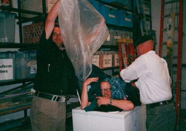 Turns out you can't fit me in a washing machine with 50 pounds of laundry. Who knew? #throwbackthursday <a href="/MythBusters/">MythBusters</a>