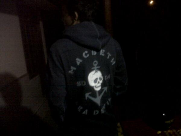 manicksalinas's tweet photo. #macbethindonesia simple picture http://t.co/CizpGtqXCv