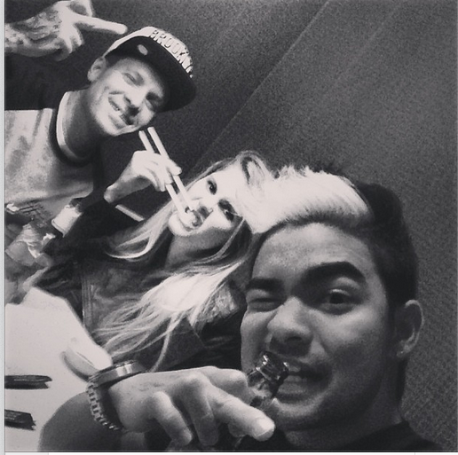 barteusvida's tweet image. SOS