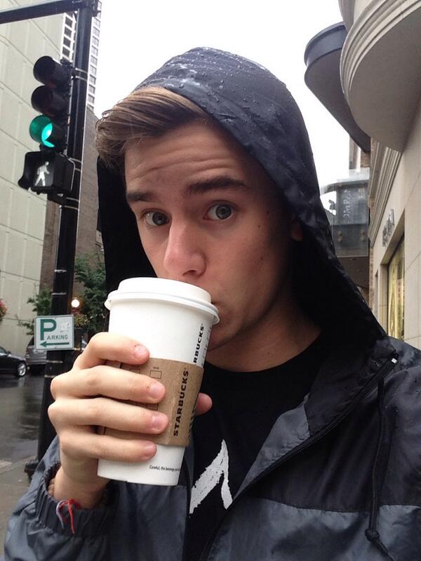 connorfranta's tweet image. walking around rainy chicago