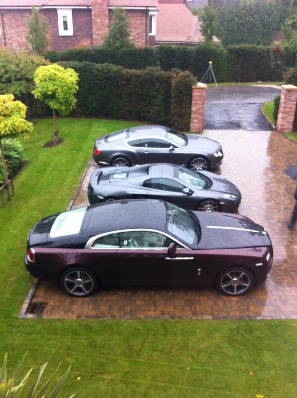 UBERINTERIORS's tweet photo. Fab line up of cars at tonight's #edenpark house launch with @RollsRoyceManc @BentleyMotors @McLarenAuto http://t.co/YqJMcwbNQ3