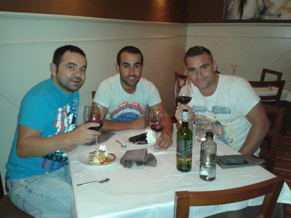 ivagonz's tweet photo. De perdios al rio...!! @87__kiki @israelcaro85 http://t.co/3TF7AP6wn5