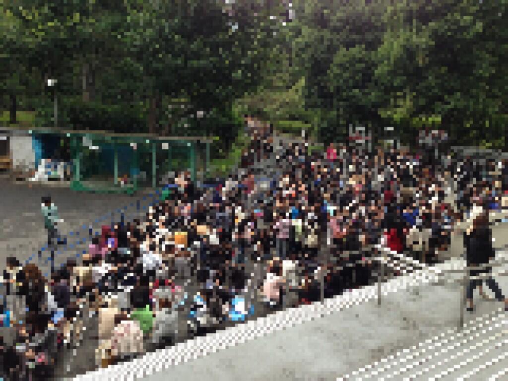 近藤キイチ 宮野真守 武道館ライブ 物販列がすでに長蛇の列 画像はほんの一部 この時点での約3分の1 多分 さすがやー Http T Co Juszwubt27 近藤キイチ 宮野真守 武道館ライブ 物販列がすでに長蛇の列 画像はほんの一部 この時点での約3分の1 多分 さすがやー Http T Co Juszwubt27
