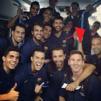 M0tivacionesF's tweet photo. TELLO HACIENDO UN OLA K ASE. http://t.co/pWSH5QAVaR