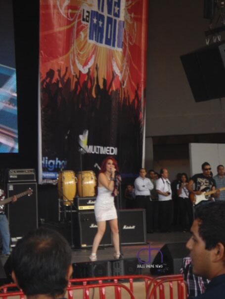 Dulce Maria. [10] BVs3VLbCQAA22vc