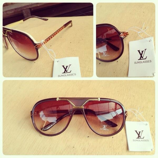 Lv Aviator Sunglasses IDR 130 free box..