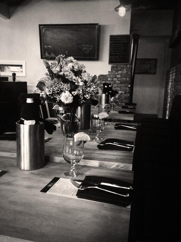 NicheYEG's tweet photo. Tonight at the Niche#Special Moments#Birthdaygirl#romantichusband http://t.co/afjkFjXBEI