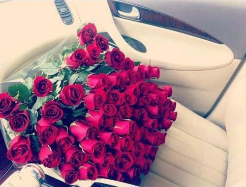 hm_qm's tweet photo. #mehacessonreircuando me sorprendes con rosas http://t.co/63kCIpaBr1