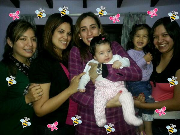 Dai_aquino13's tweet photo. Que un mismo sentimiento nos una es lo mejor @Dedee_Rodriguez. @rocio_gamarra. @ritaruffi. Quererles es poco! :) http://t.co/Pd7qt1uorE