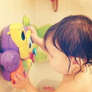 rumpledarkone's tweet image. Bath time for meh precious Rose... Love her so much.