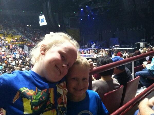 sherrylsmith05's tweet photo. Our first Rascal Flatts, Cassadee Pope, The Band Perry!!!  Thank you for coming to Las Cruces!!! #WeAreFlatts http://t.co/I5POqAR7VB