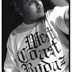 retOne's tweet image. lmao. whered ya dig this up from... ✊💂 RT @kendricklnation: Haven't Forgot About Ya @retOne lmao yo #tbt .