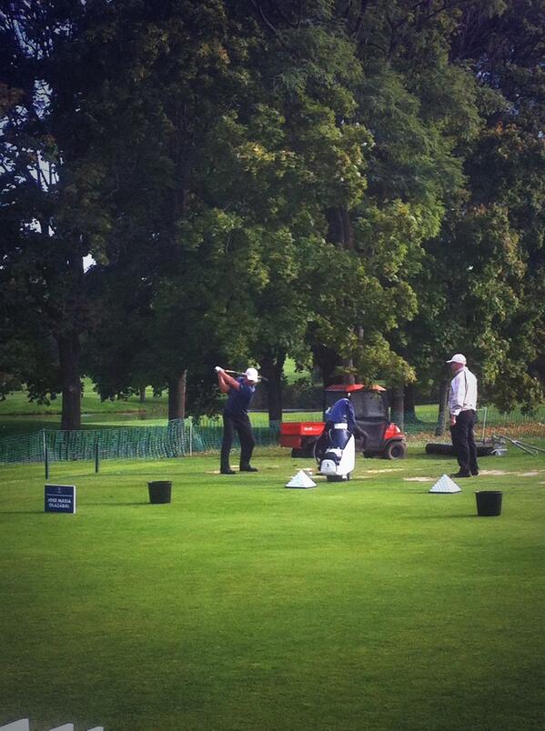 9.00 a.m Olazábal practicing before his team. Great Captain... <a href="/European_Tour/">Not the Tour</a>
#sevetrophy #golfsaintnom