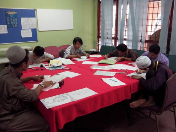 Calligraphy contest @#mafest13 join us now!! @IIUMOffline <a href="/IIUMD/">Ahmed</a>