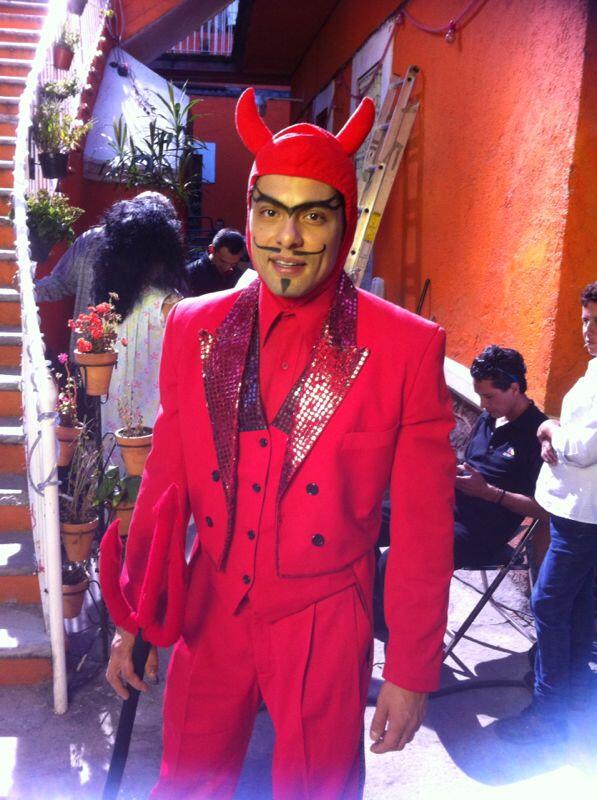 VictorGmusica's tweet photo. Como me veo de diablito mis niñas? Las quiero VG. http://t.co/pGFP9vAImw