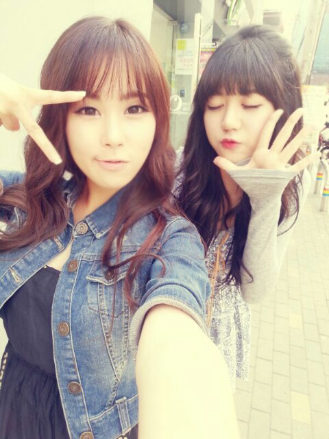 BPPOP_5's tweet photo. 비피팝 유진입니당♥
날씨가정말조쿤요! 다들머하구계시나용ㅎ
스윗팝중에 비피팝공연 직접보러오지못한분들!
저 헤어스타일이 달라졌지요!!모르겠나요..ㅠ.ㅠ
오랜만에 제인언니랑 찍은 사진투척!ㅎ 
오늘도행복한하루되세요~ http://t.co/u6lr5fHCrw