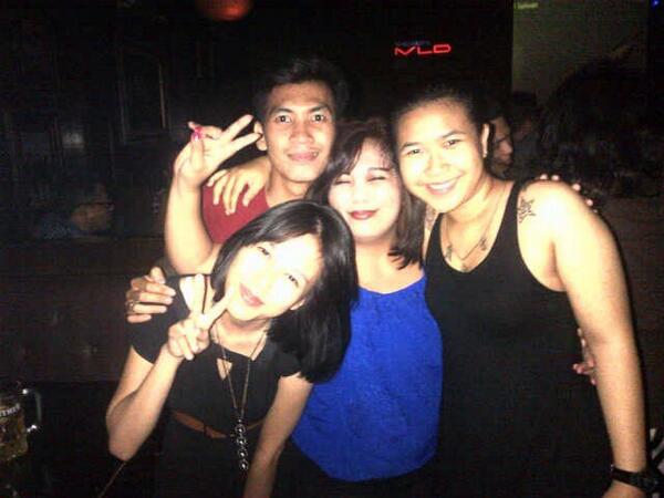 dear_tyana's tweet photo. GOD save the crowd! @NaomyDiniPutri @dhanidingdong @ceciliacecyl http://t.co/AlU2Bb6LZf