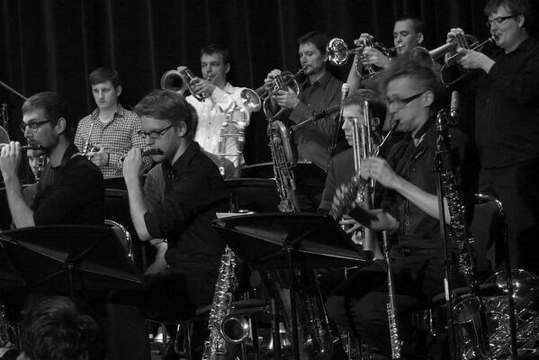 Heute 4.10. und SA 5.10., 20.30h live@bird's eye: Lucerne Jazz Orchestra facebook.com/photo.php?fbid…