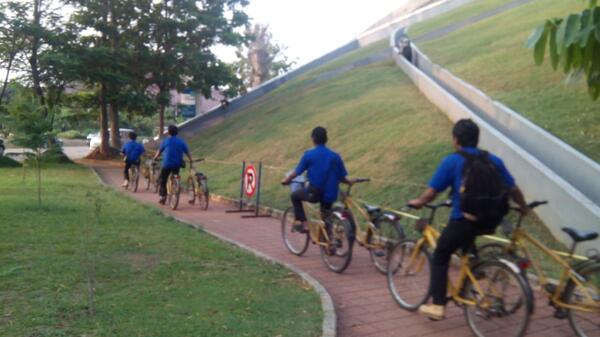 spekunUI's tweet image. jumat sore.... mas penjaga spekun bawa spekun ke singgasana di akhir minggu