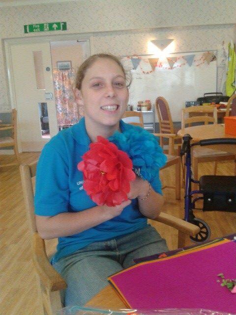 STEPProjectCA's tweet image. Making paper flowers with the residents at Bodley #volunteer